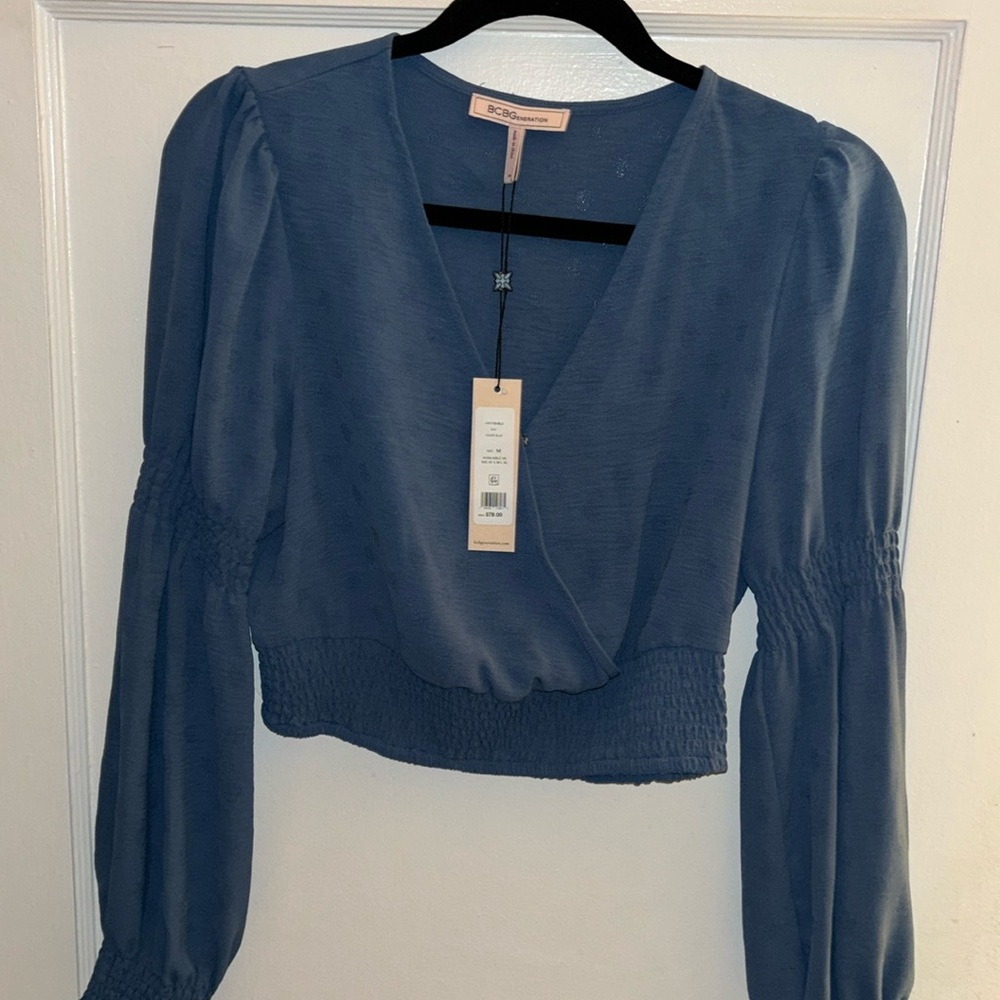 BCBGENERATION Blue Smocked Long
Sleeves V-Neck
